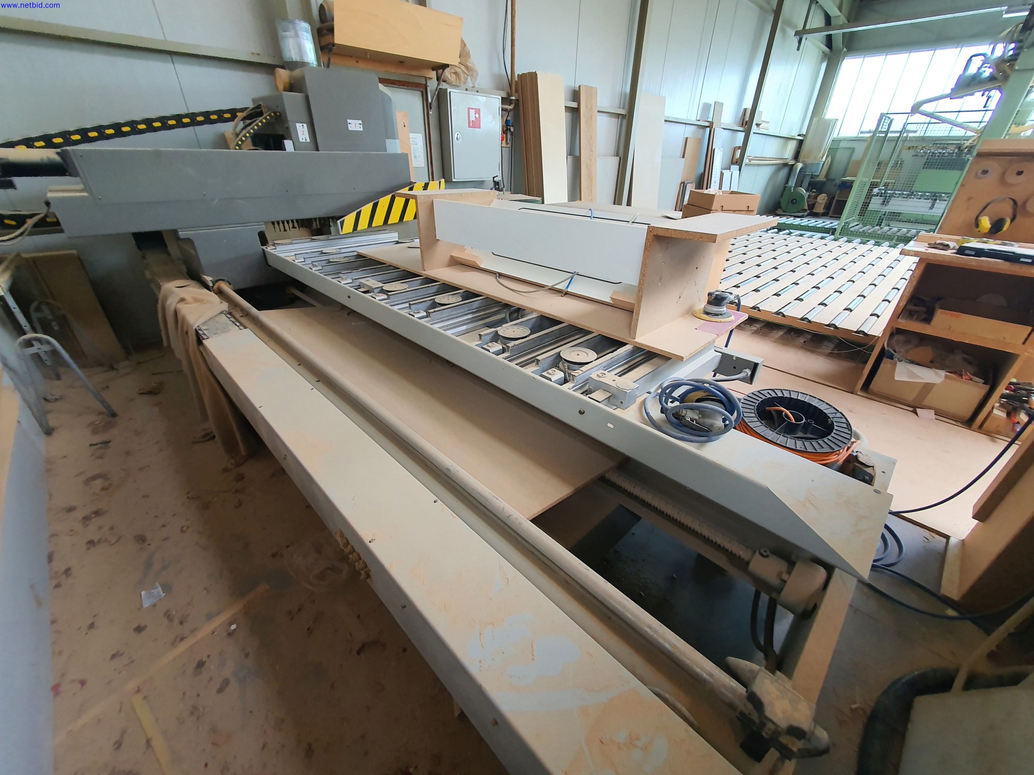 Dobrze utrzymane maszyny do produkcji mebli do salonu-3