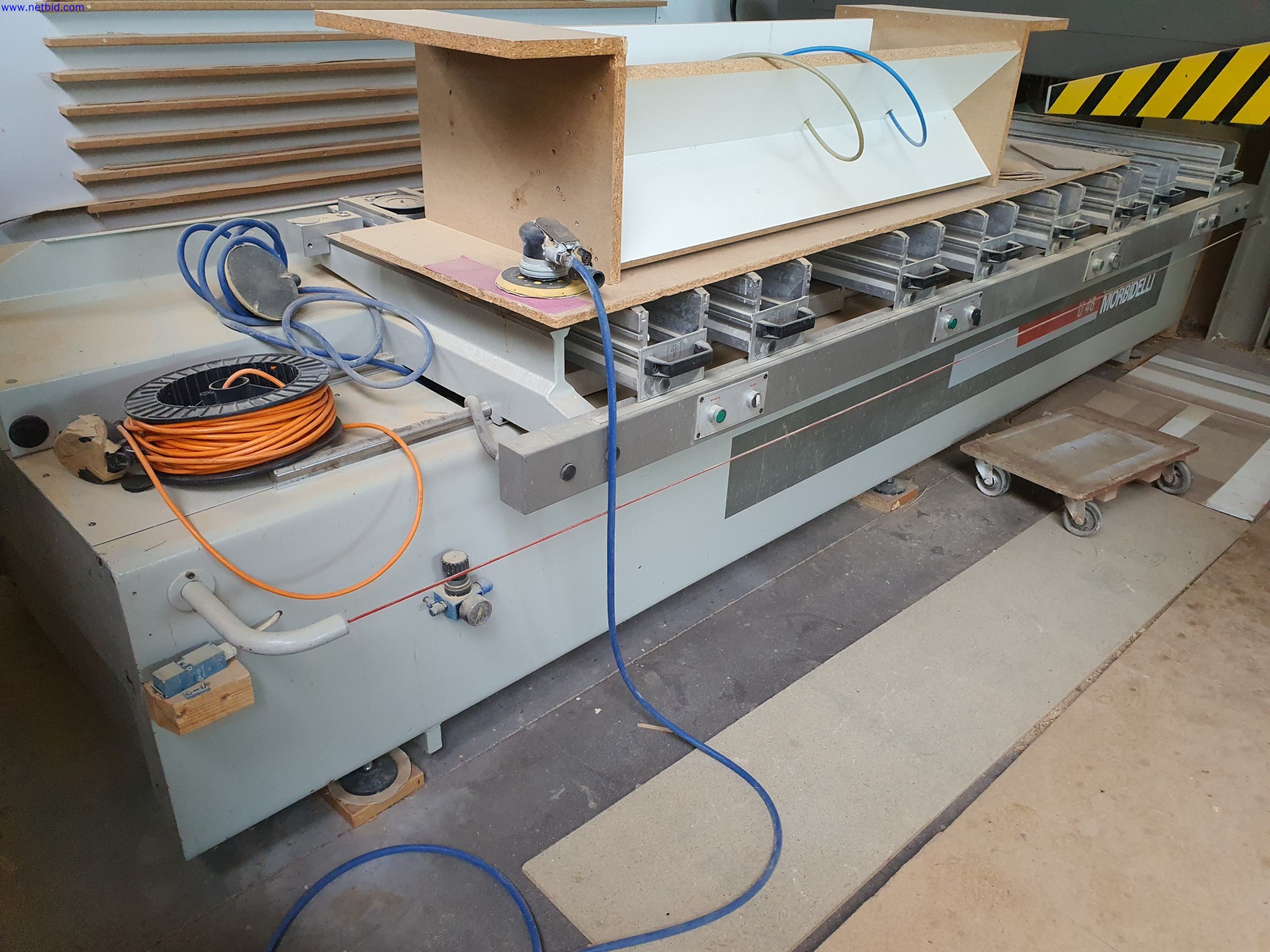 Dobrze utrzymane maszyny do produkcji mebli do salonu-9