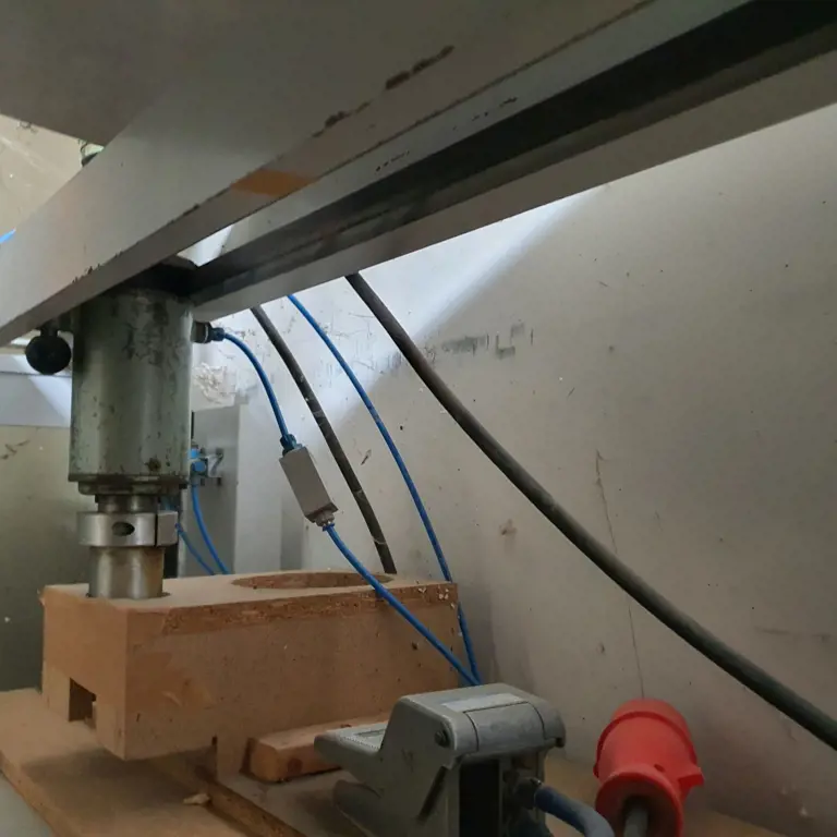 Vertical drilling unit