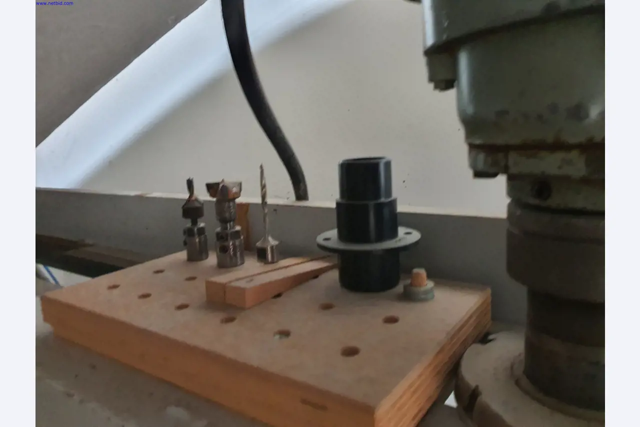 Goed onderhouden machines voor de productie van woonkamermeubels-4