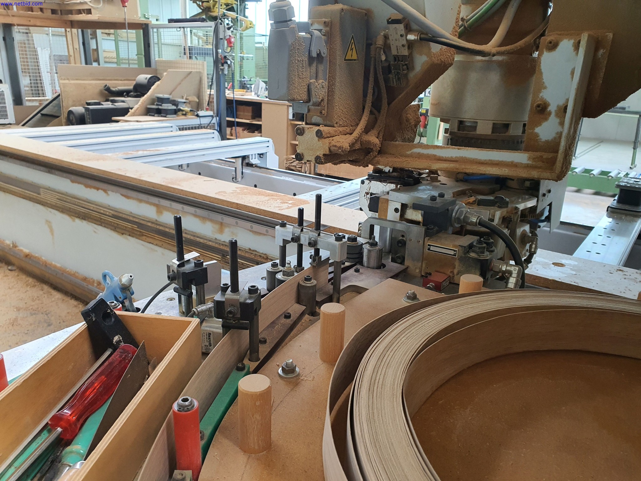 Dobrze utrzymane maszyny do produkcji mebli do salonu-12