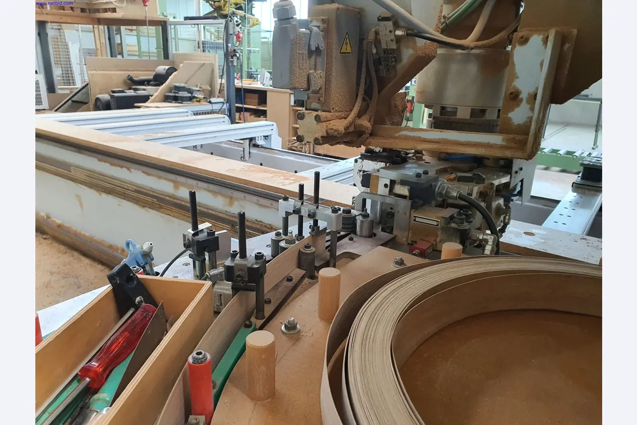 Dobrze utrzymane maszyny do produkcji mebli do salonu-12