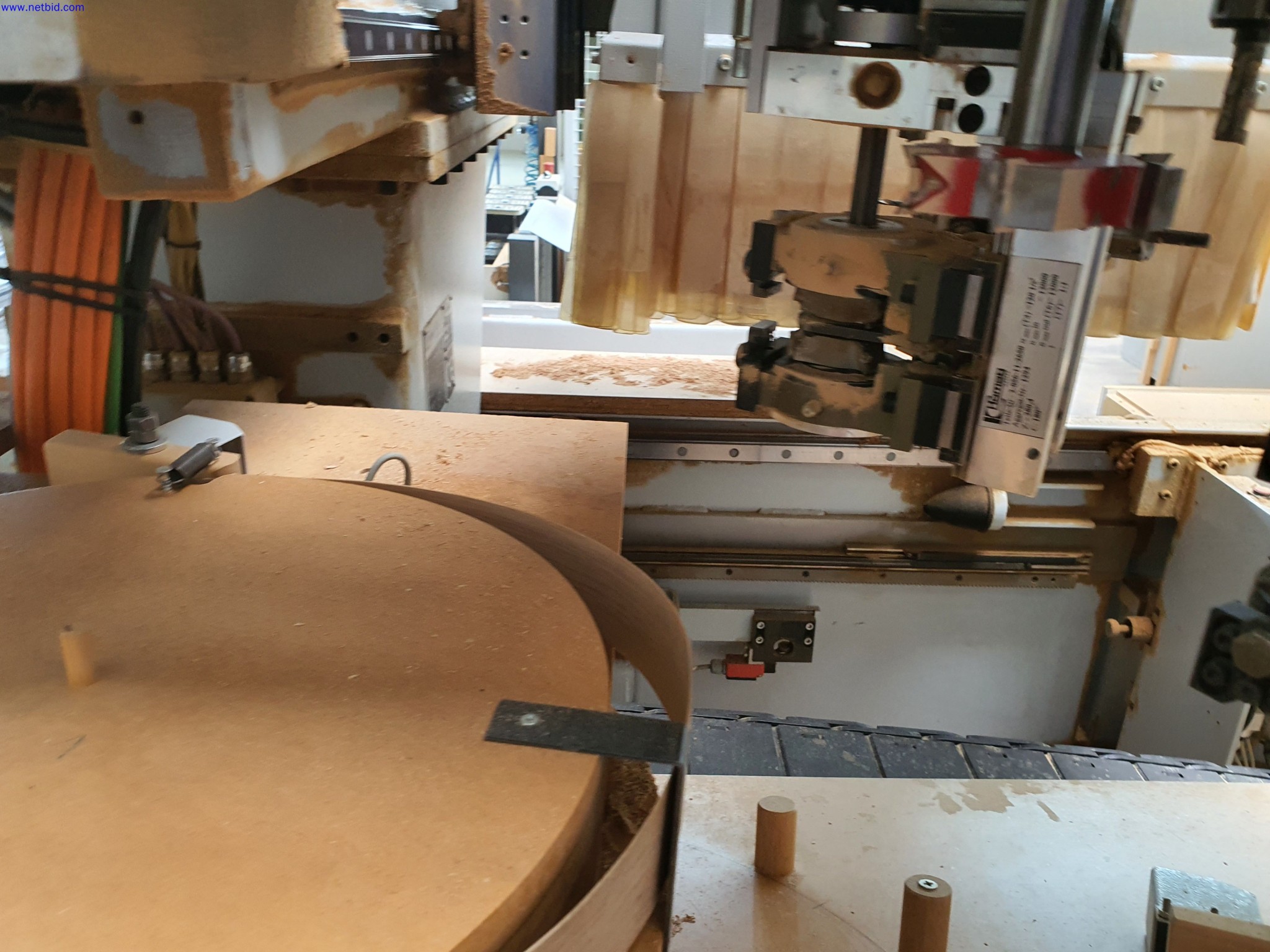 Dobrze utrzymane maszyny do produkcji mebli do salonu-14