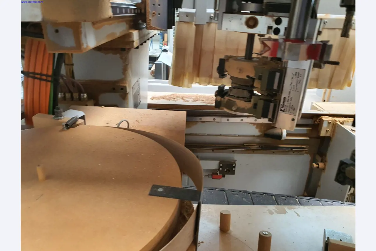 Dobrze utrzymane maszyny do produkcji mebli do salonu-14