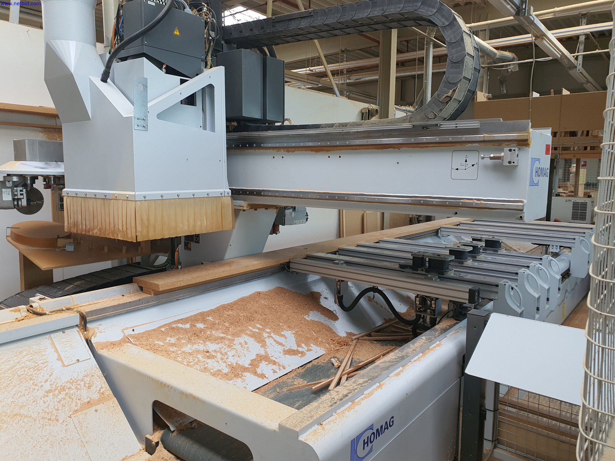 Dobrze utrzymane maszyny do produkcji mebli do salonu-1