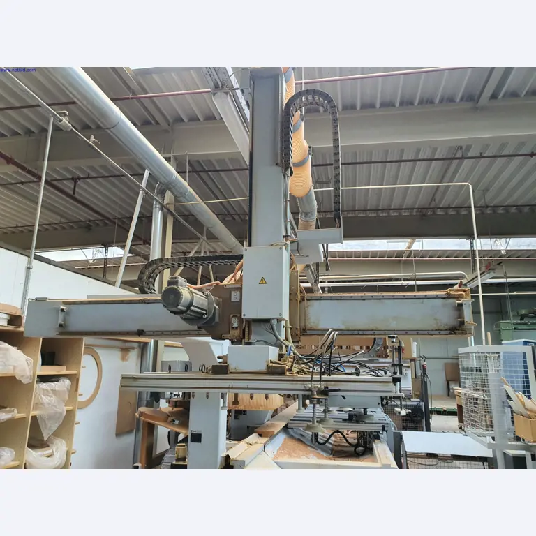 Dobrze utrzymane maszyny do produkcji mebli do salonu-26