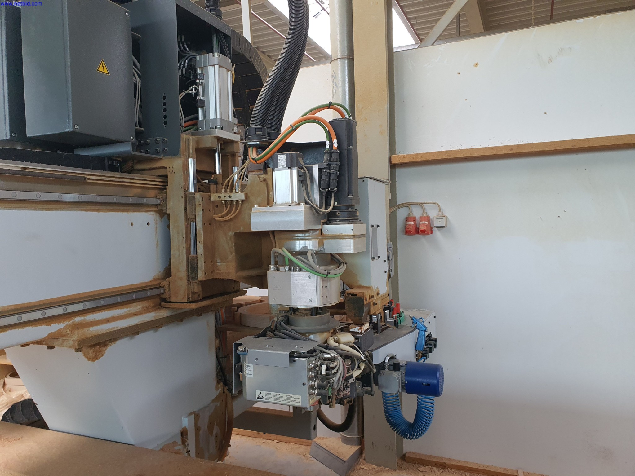 Dobrze utrzymane maszyny do produkcji mebli do salonu-2