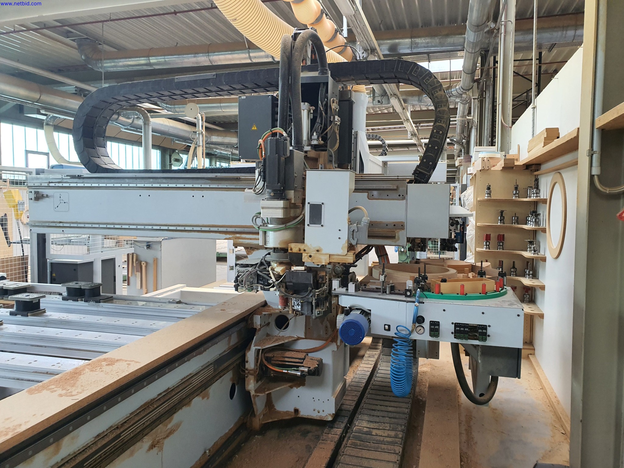 Dobrze utrzymane maszyny do produkcji mebli do salonu-34