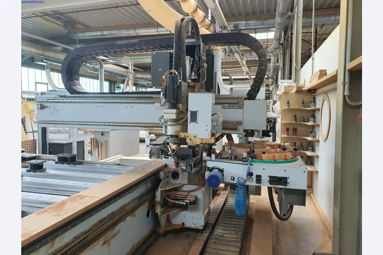 Dobrze utrzymane maszyny do produkcji mebli do salonu-34