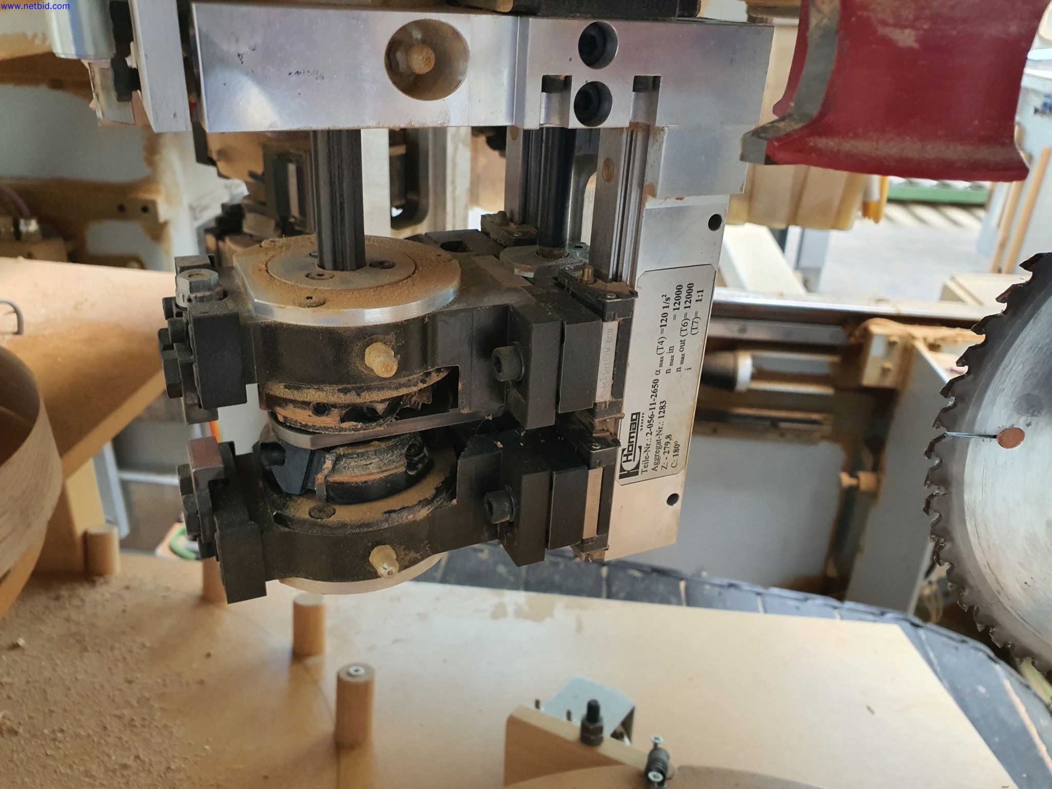 Dobrze utrzymane maszyny do produkcji mebli do salonu-35