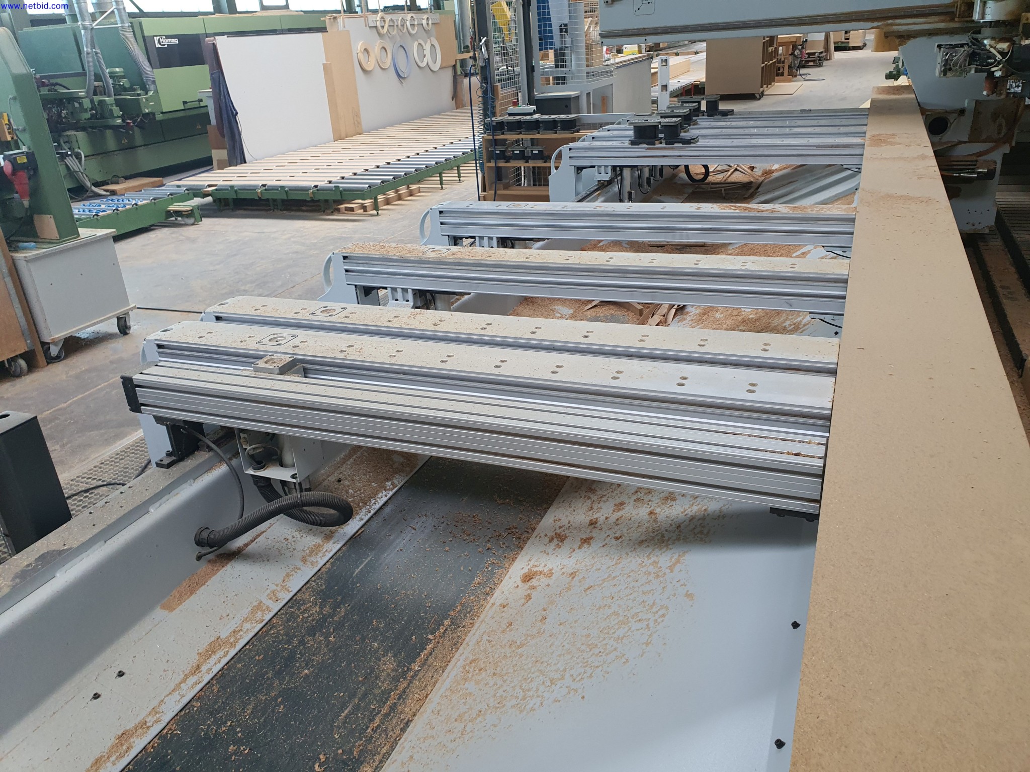 Dobrze utrzymane maszyny do produkcji mebli do salonu-36