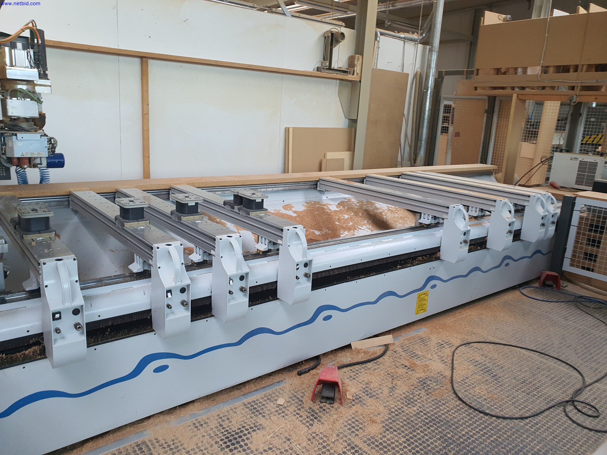 Dobrze utrzymane maszyny do produkcji mebli do salonu-37