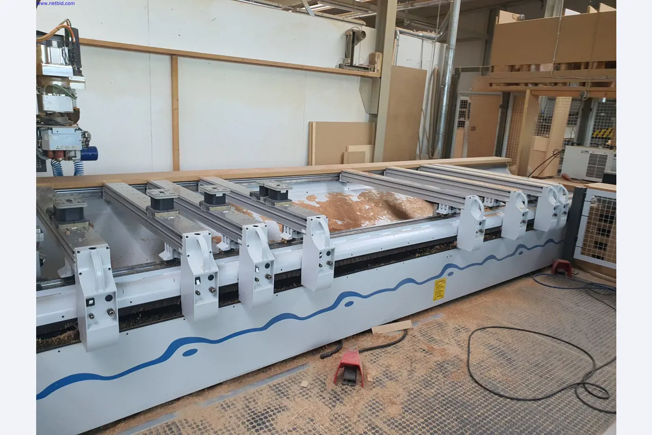 Dobrze utrzymane maszyny do produkcji mebli do salonu-37