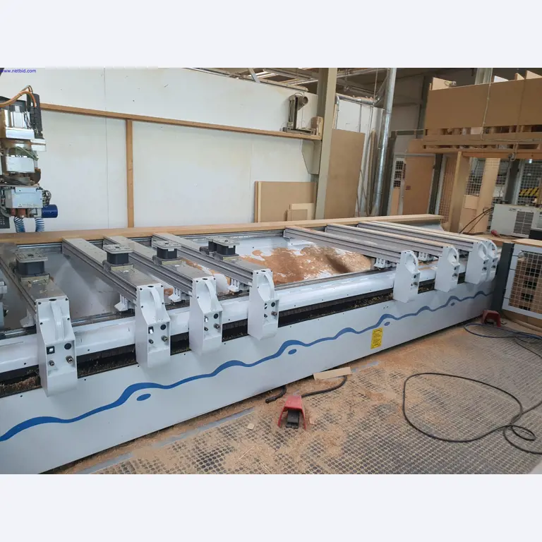 Dobrze utrzymane maszyny do produkcji mebli do salonu-37