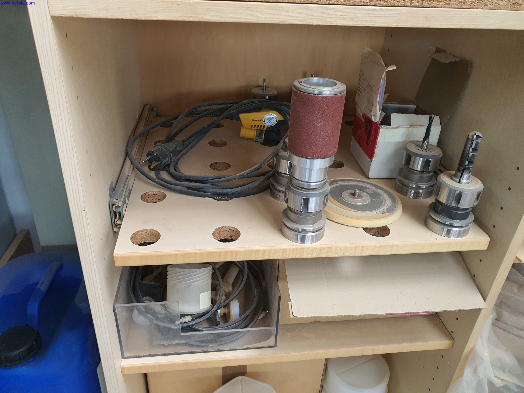 Dobrze utrzymane maszyny do produkcji mebli do salonu-38