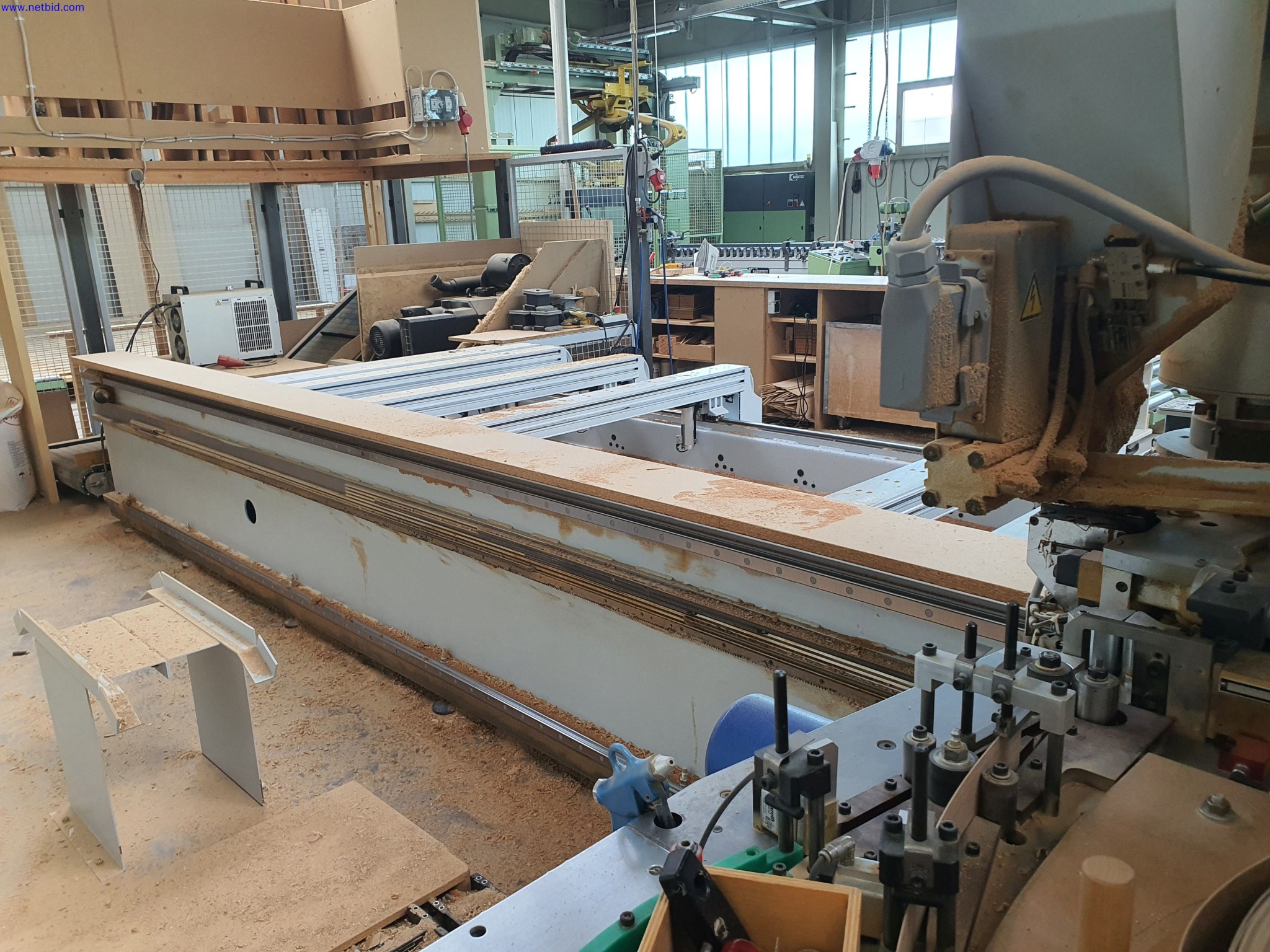Dobrze utrzymane maszyny do produkcji mebli do salonu-4