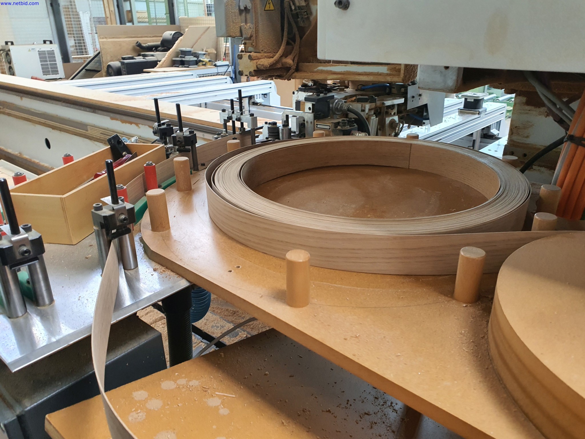 Dobrze utrzymane maszyny do produkcji mebli do salonu-7