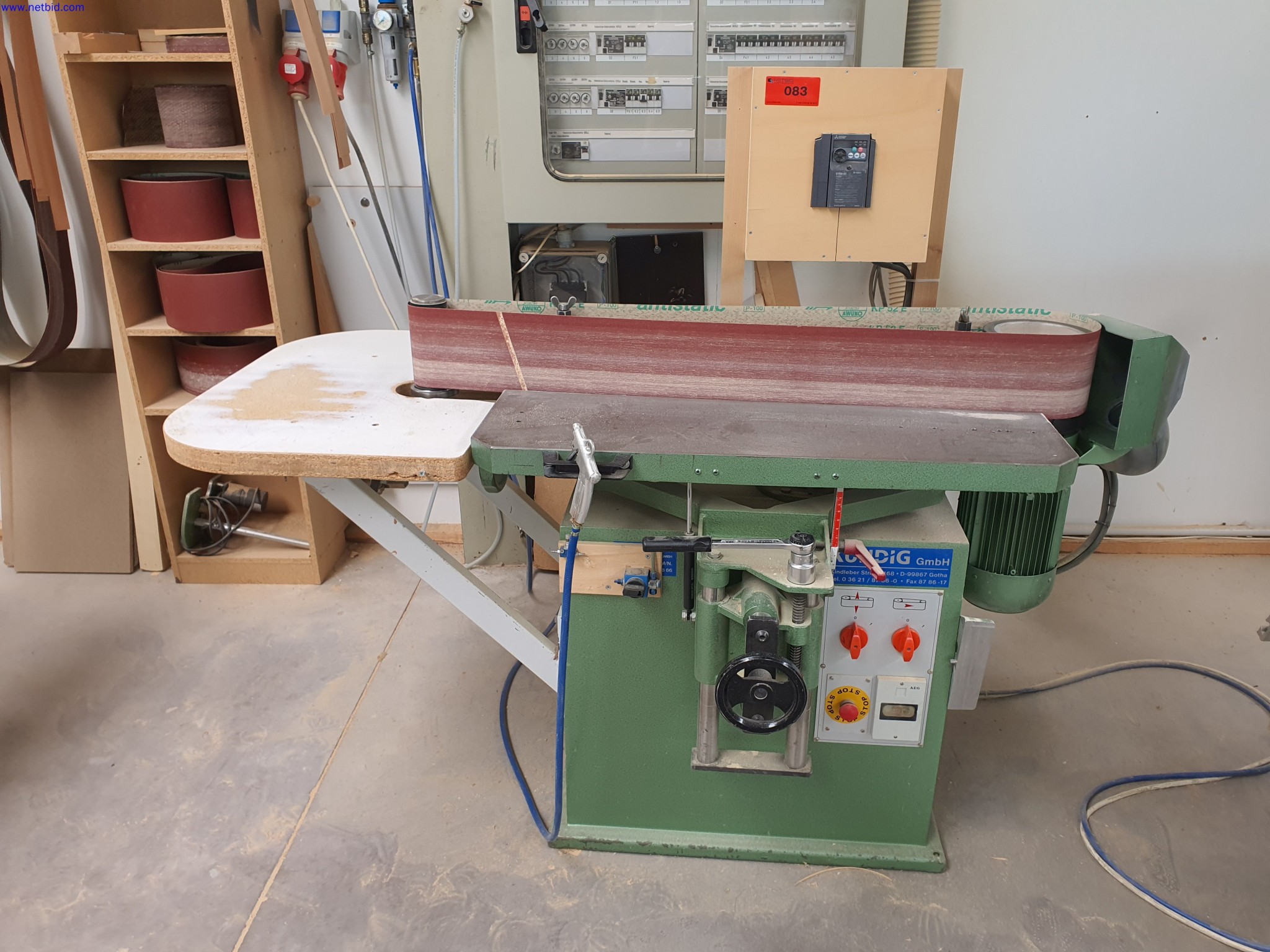 Dobrze utrzymane maszyny do produkcji mebli do salonu-1