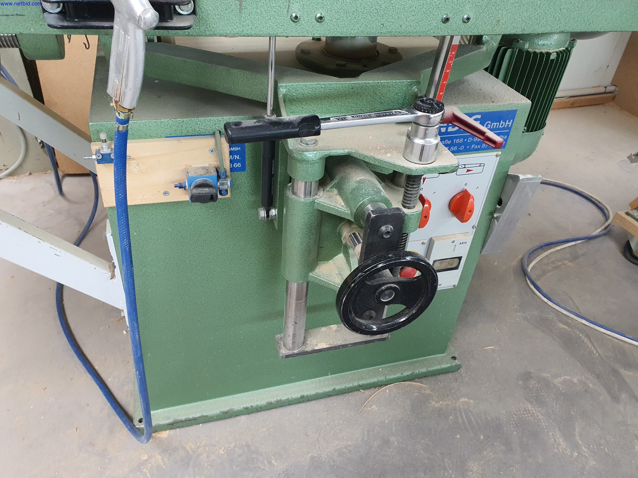 Dobrze utrzymane maszyny do produkcji mebli do salonu-4