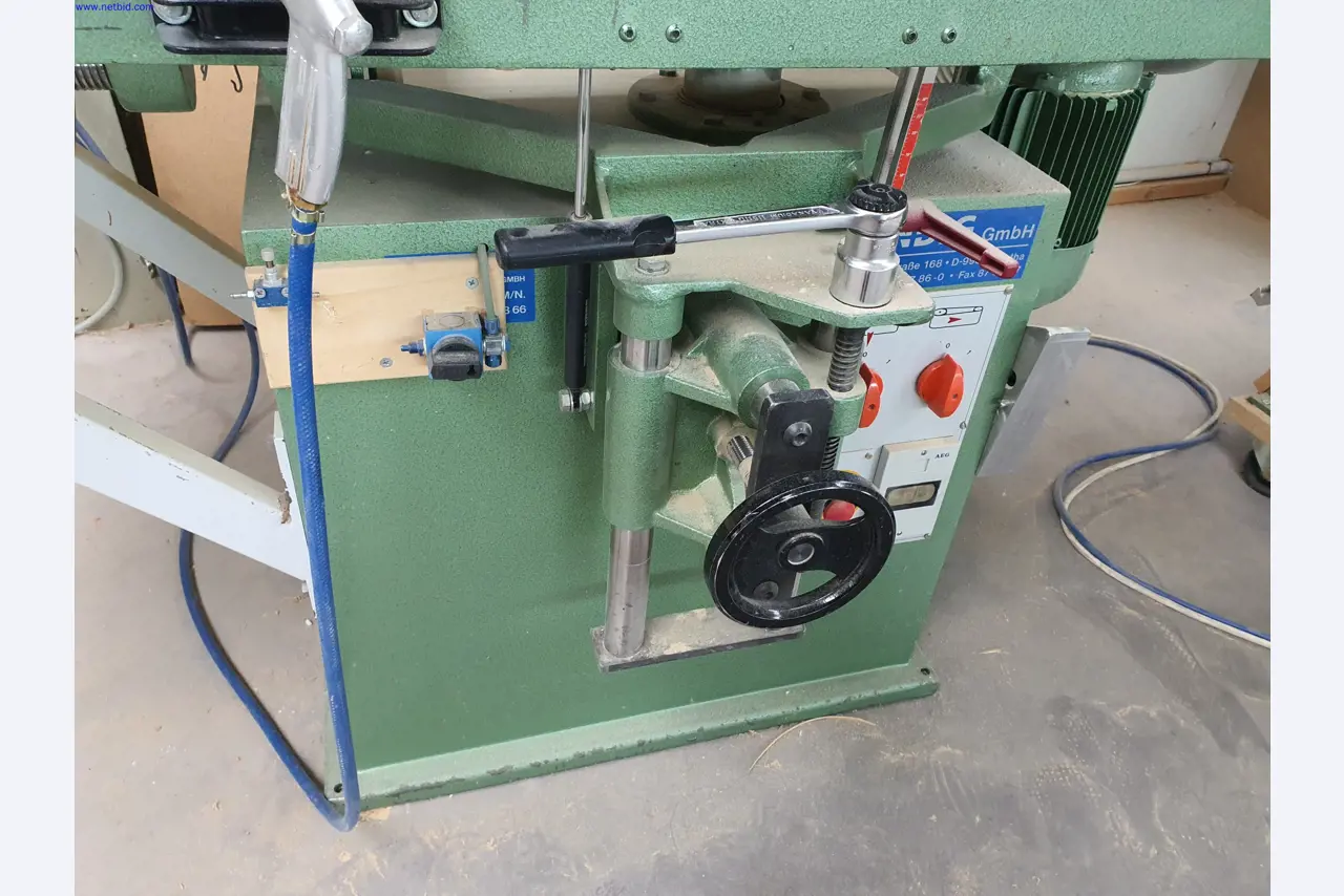 Dobrze utrzymane maszyny do produkcji mebli do salonu-4