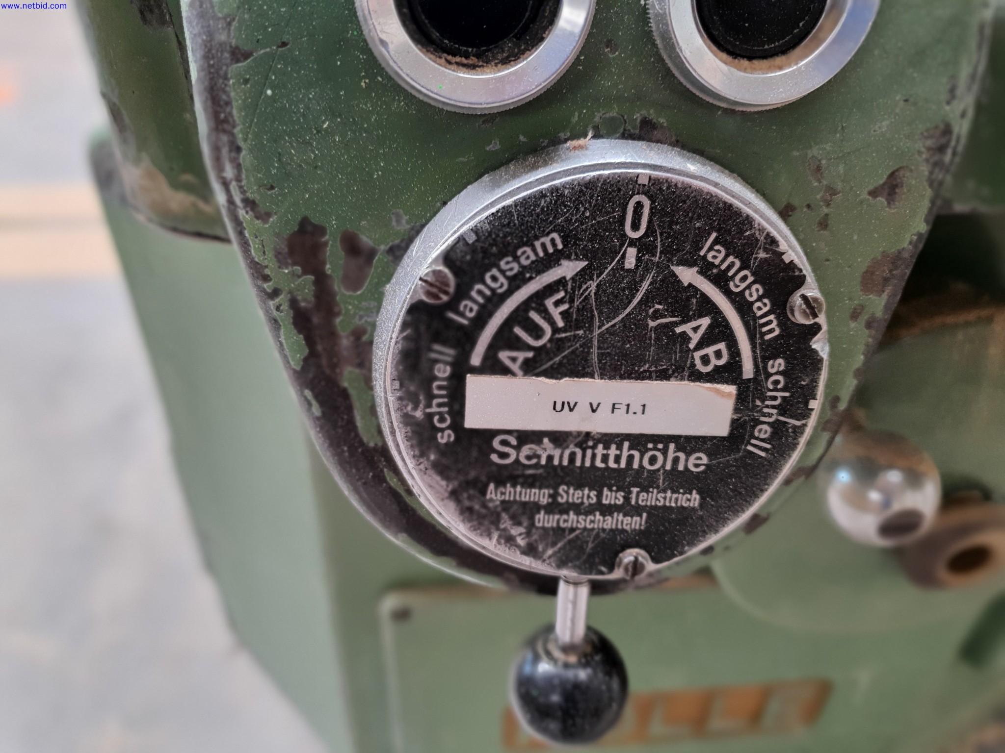 Dobro vzdrževani stroji za proizvodnjo pohištva za dnevne sobe-4