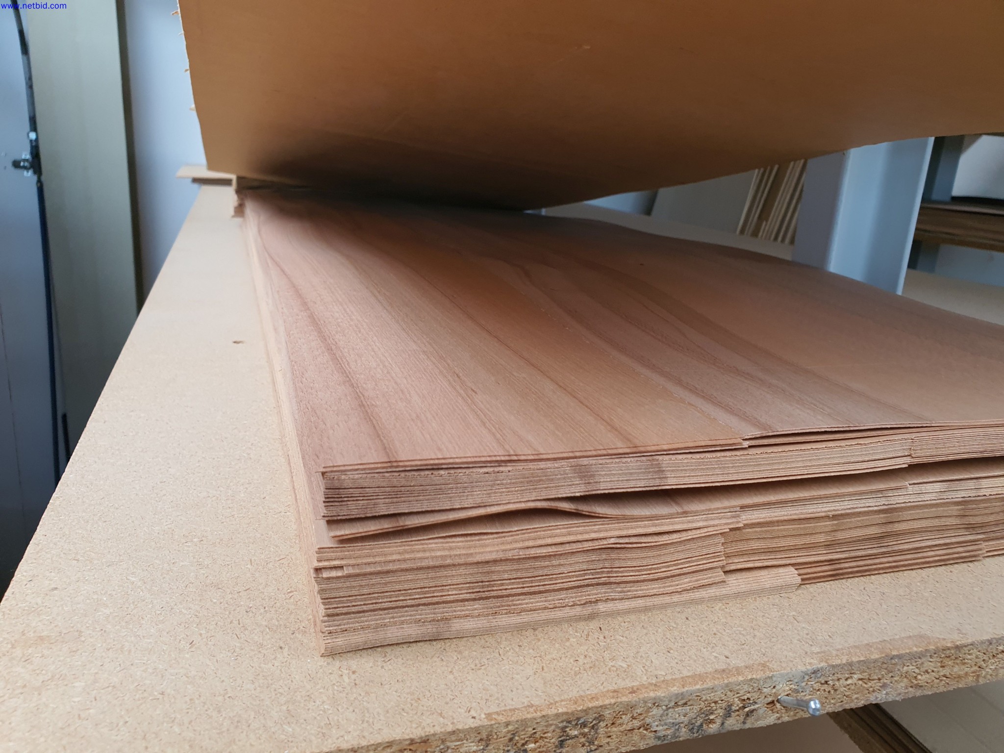 Dobrze utrzymane maszyny do produkcji mebli do salonu-13