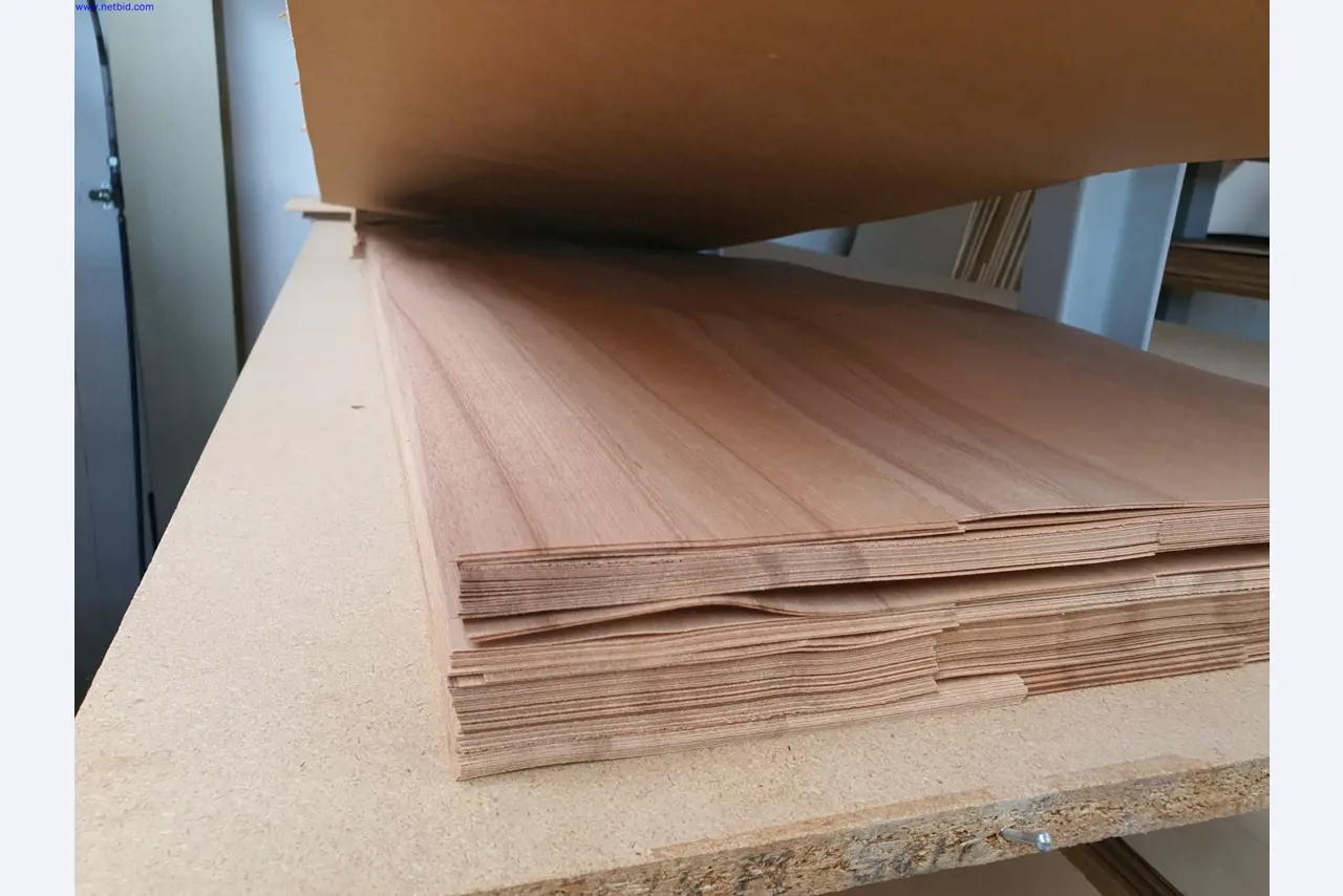 Dobrze utrzymane maszyny do produkcji mebli do salonu-13