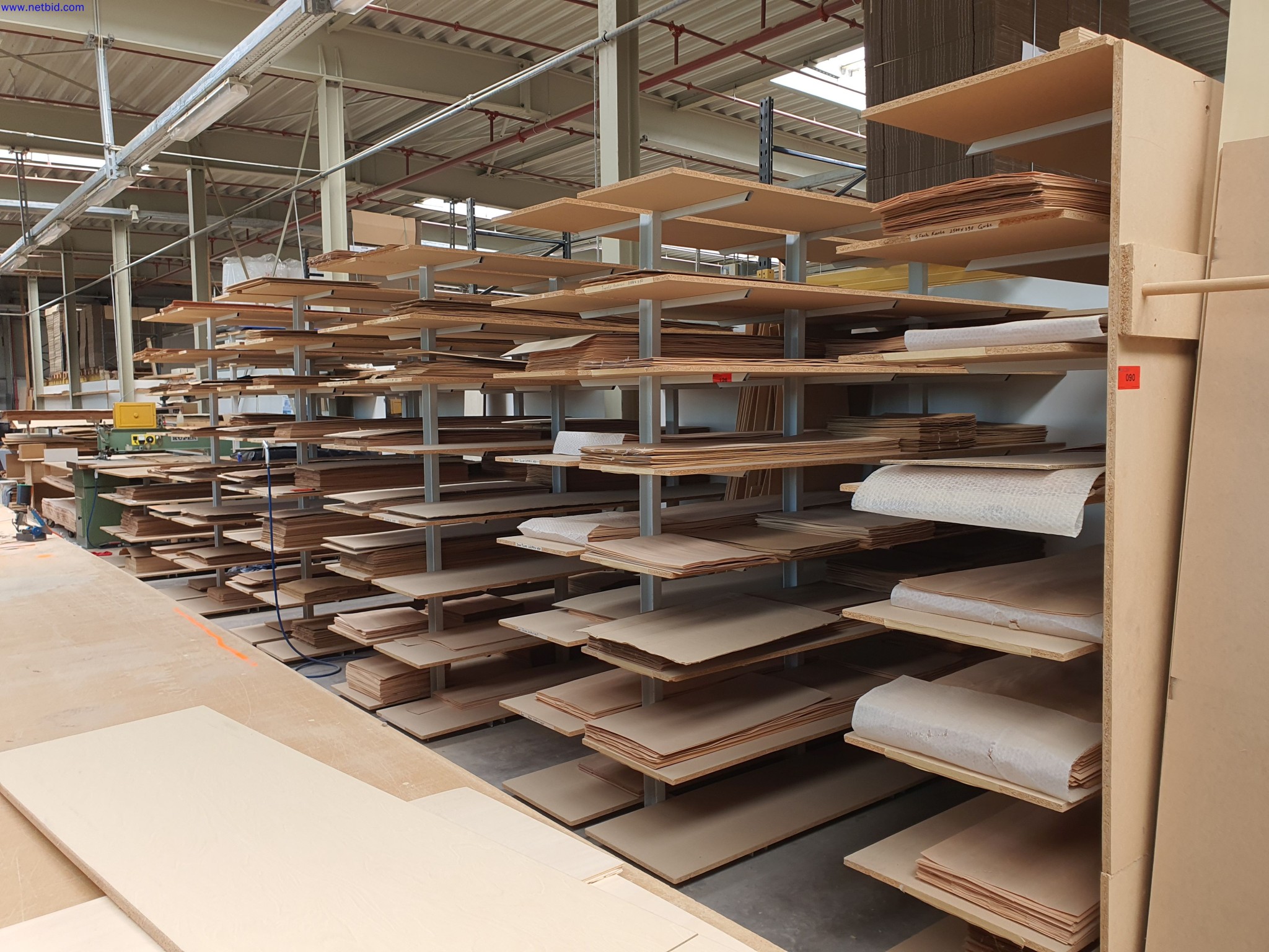 Dobrze utrzymane maszyny do produkcji mebli do salonu-1