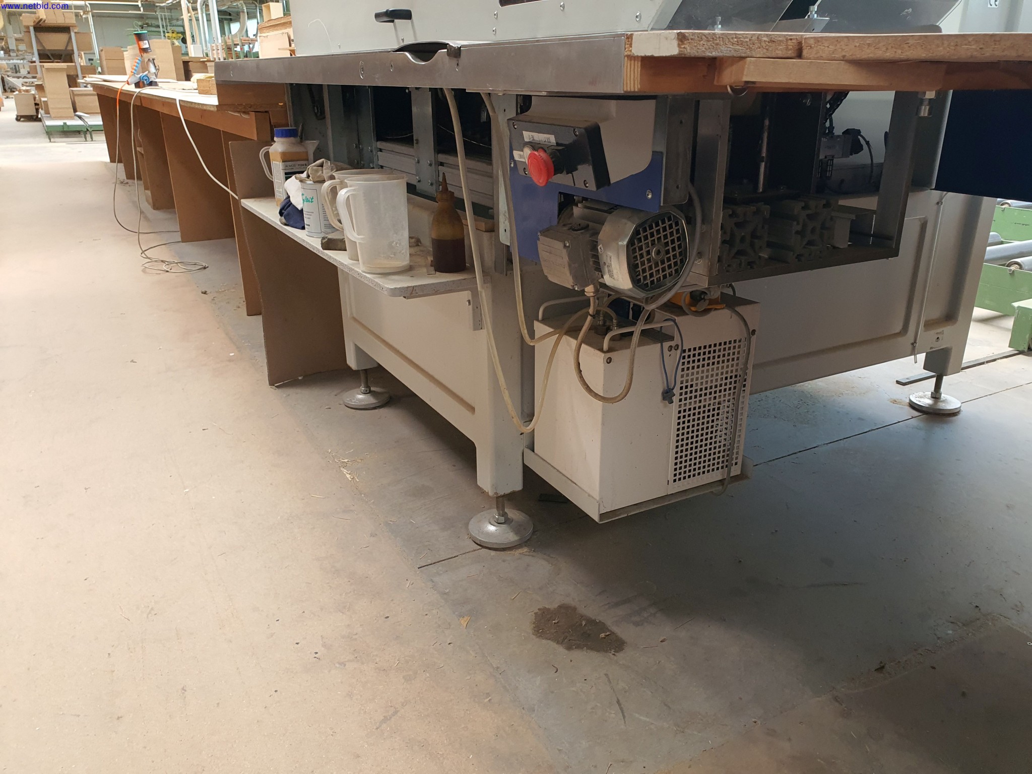 Dobro vzdrževani stroji za proizvodnjo pohištva za dnevne sobe-6