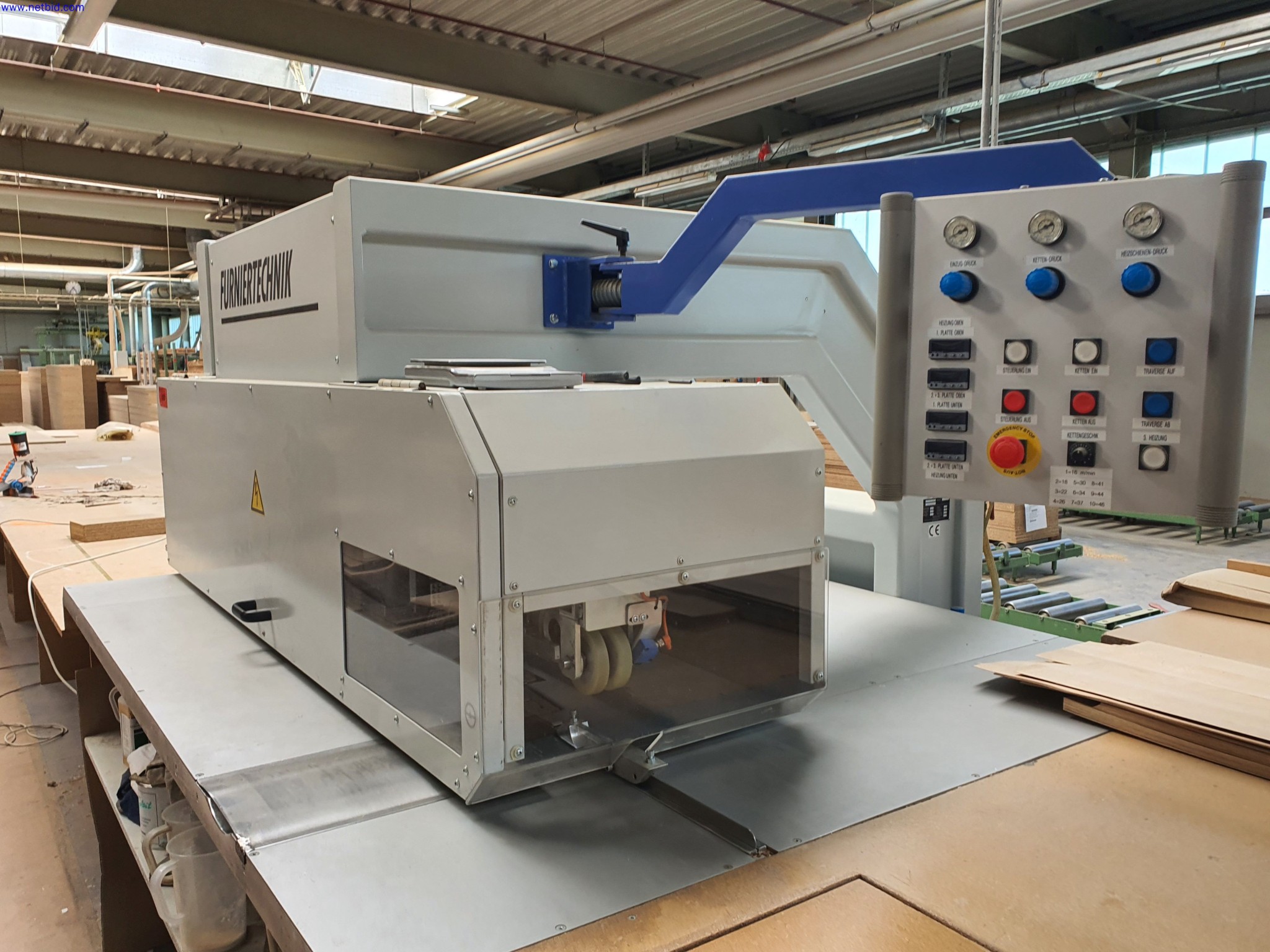 Dobro vzdrževani stroji za proizvodnjo pohištva za dnevne sobe-8