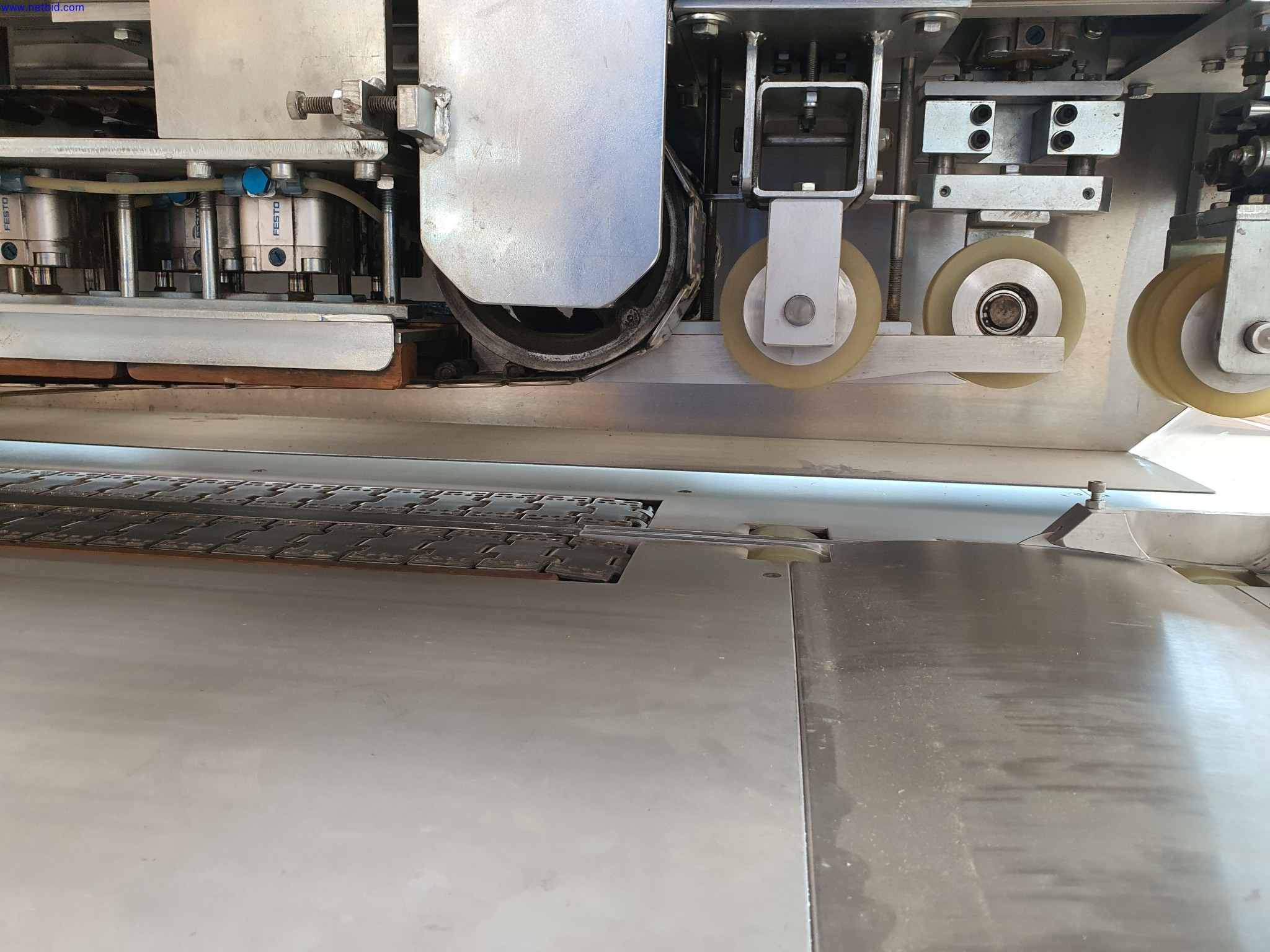 Dobro vzdrževani stroji za proizvodnjo pohištva za dnevne sobe-9