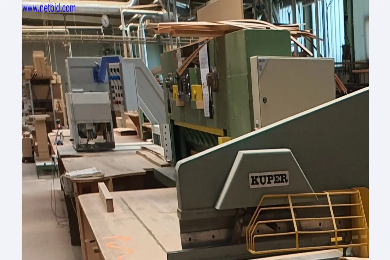 Dobrze utrzymane maszyny do produkcji mebli do salonu-1