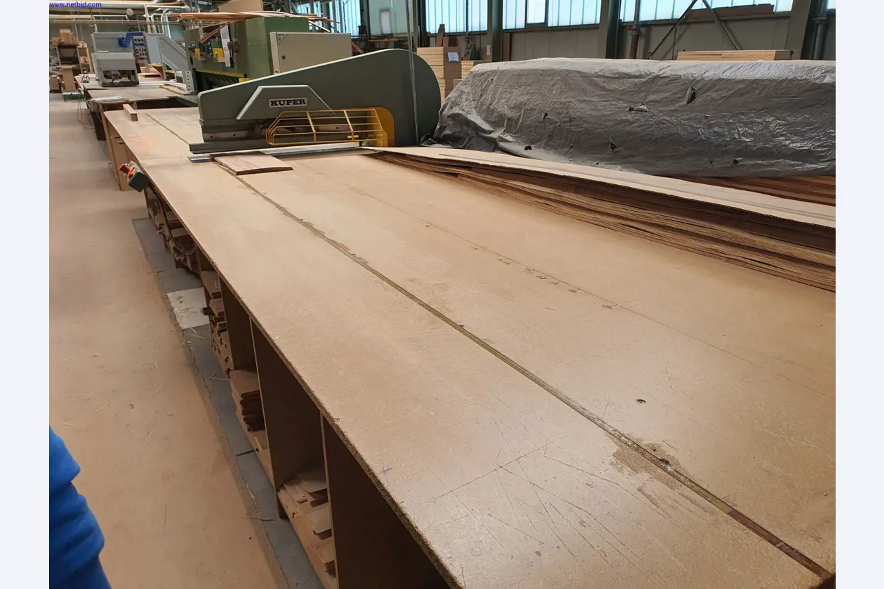 Well-maintained machines for the production of living room furniture-2