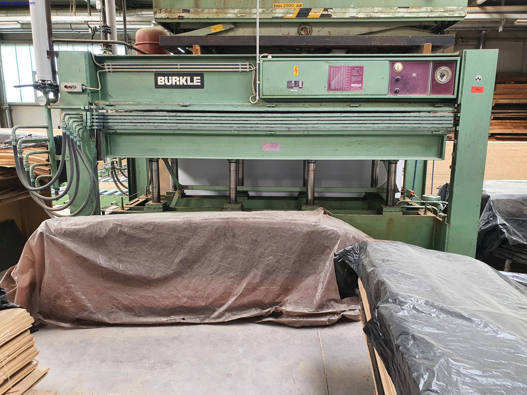 Well-maintained machines for the production of living room furniture-2