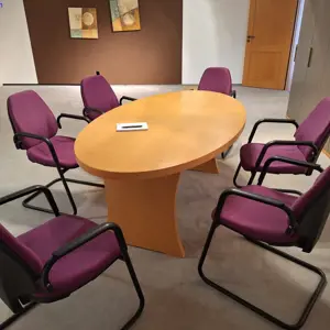 Mesa de reuniones con 6 sillas