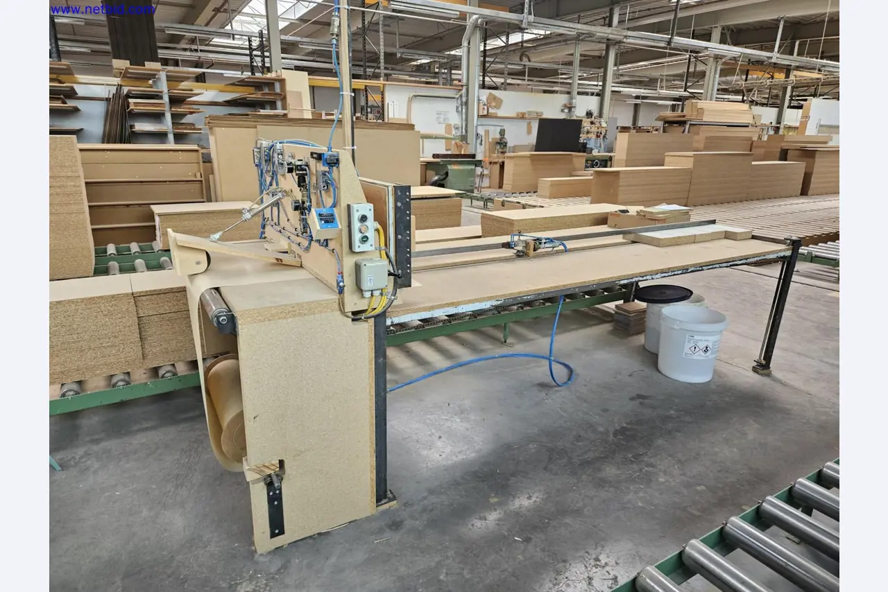 Máquinas bem conservadas para a produção de mobiliário para salas de estar-1