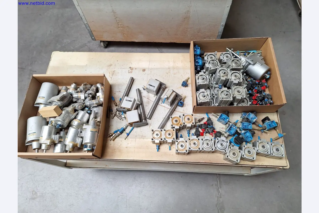 Máquinas en buen estado para la fabricación de muebles de salón-1