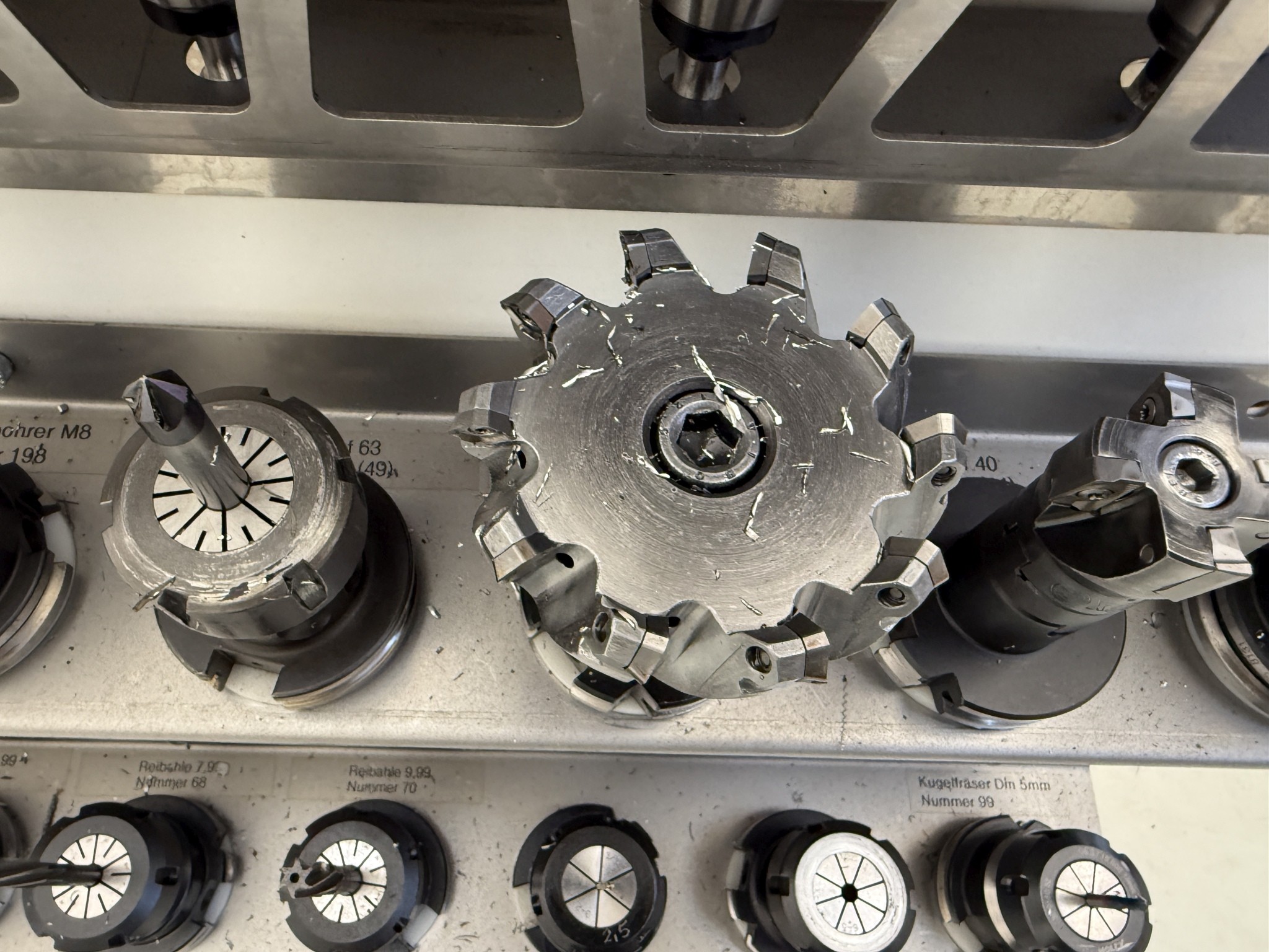 Fermeture d´un fabricant d´outils-18