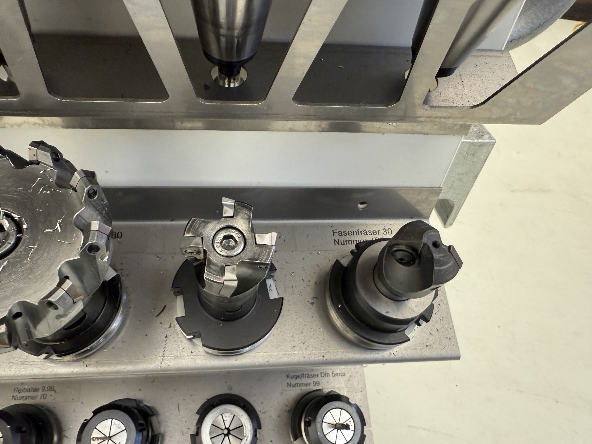 Fermeture d´un fabricant d´outils-19