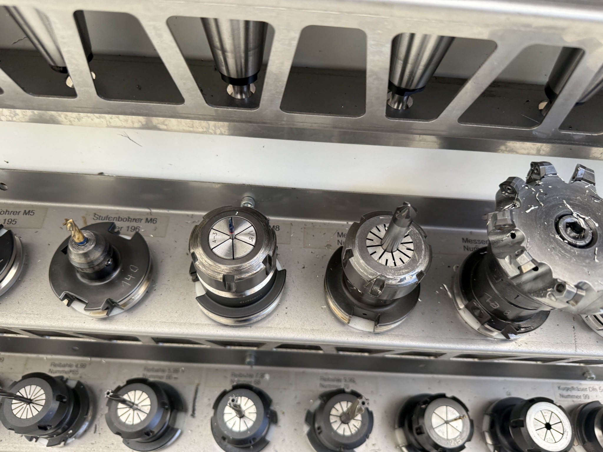 Fermeture d´un fabricant d´outils-20