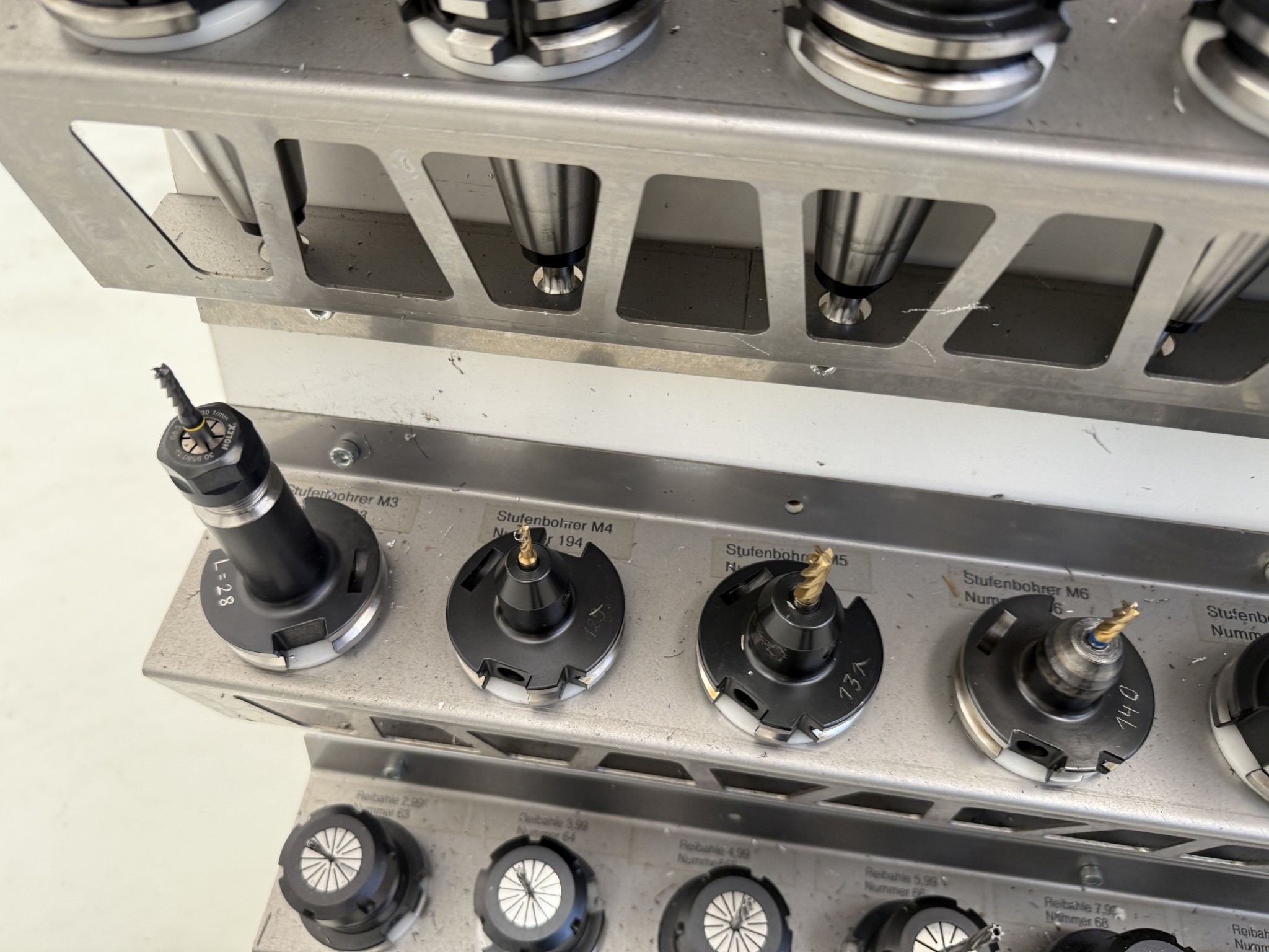 Fermeture d´un fabricant d´outils-22