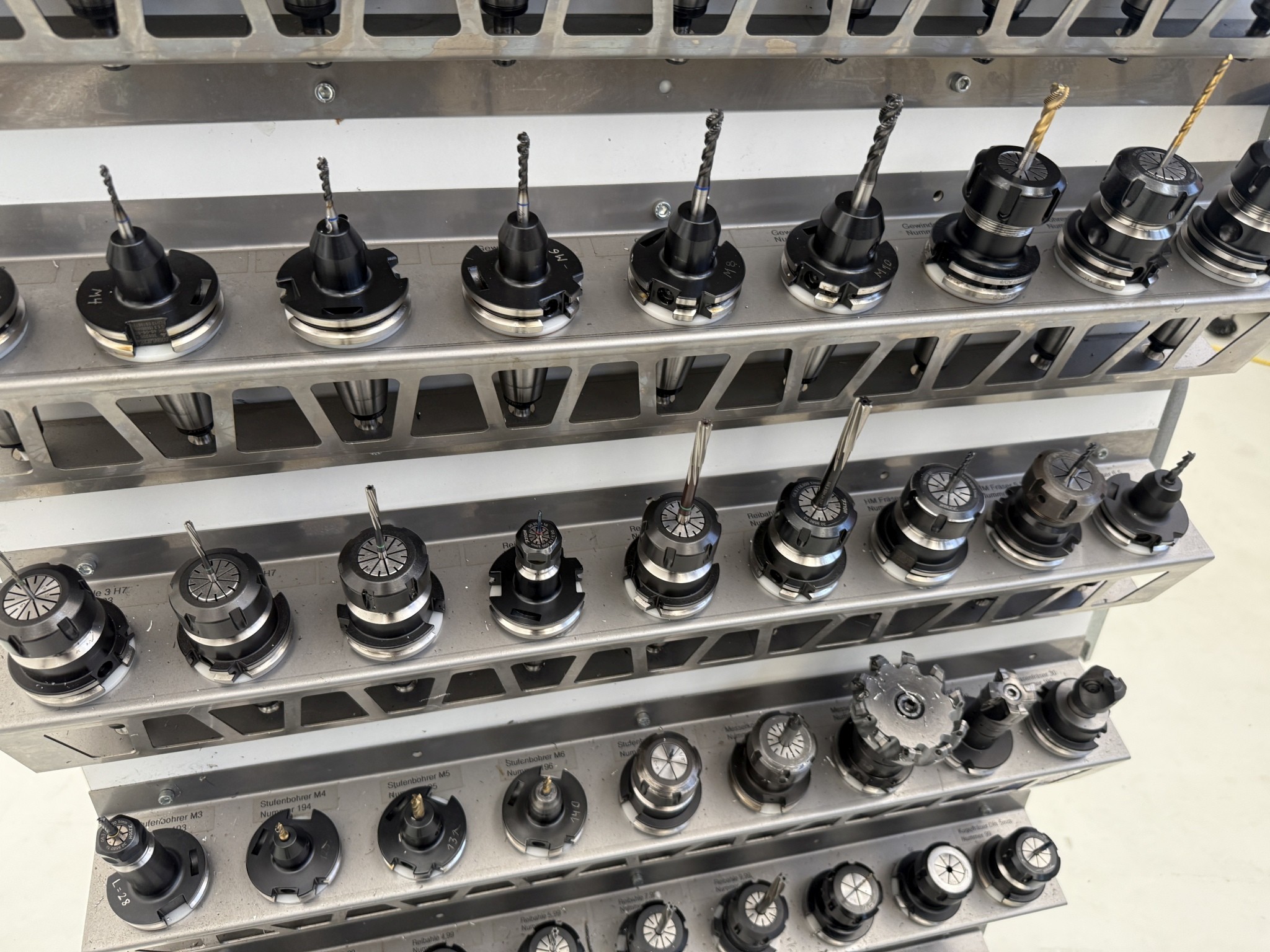 Fermeture d´un fabricant d´outils-31