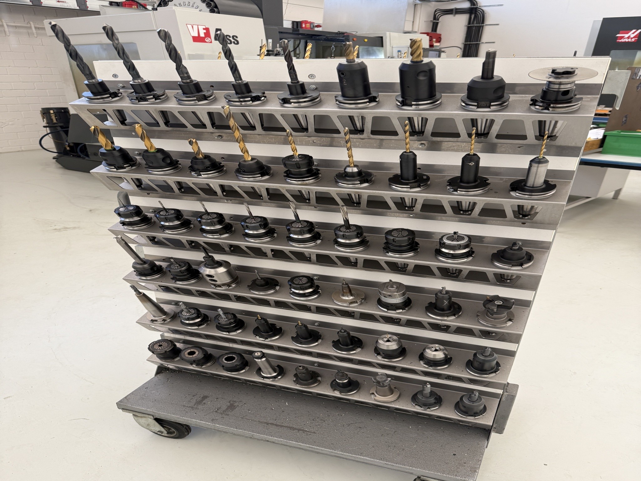 Fermeture d´un fabricant d´outils-32