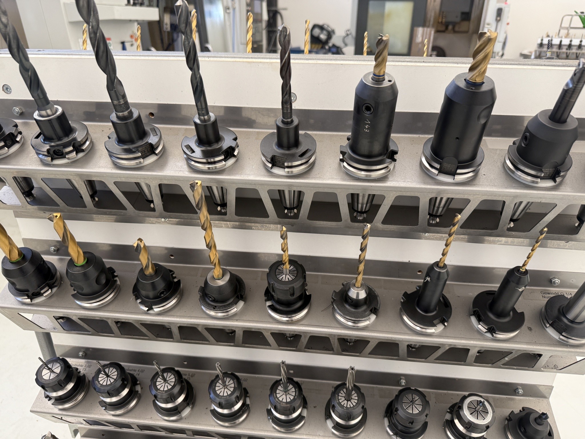 Fermeture d´un fabricant d´outils-33