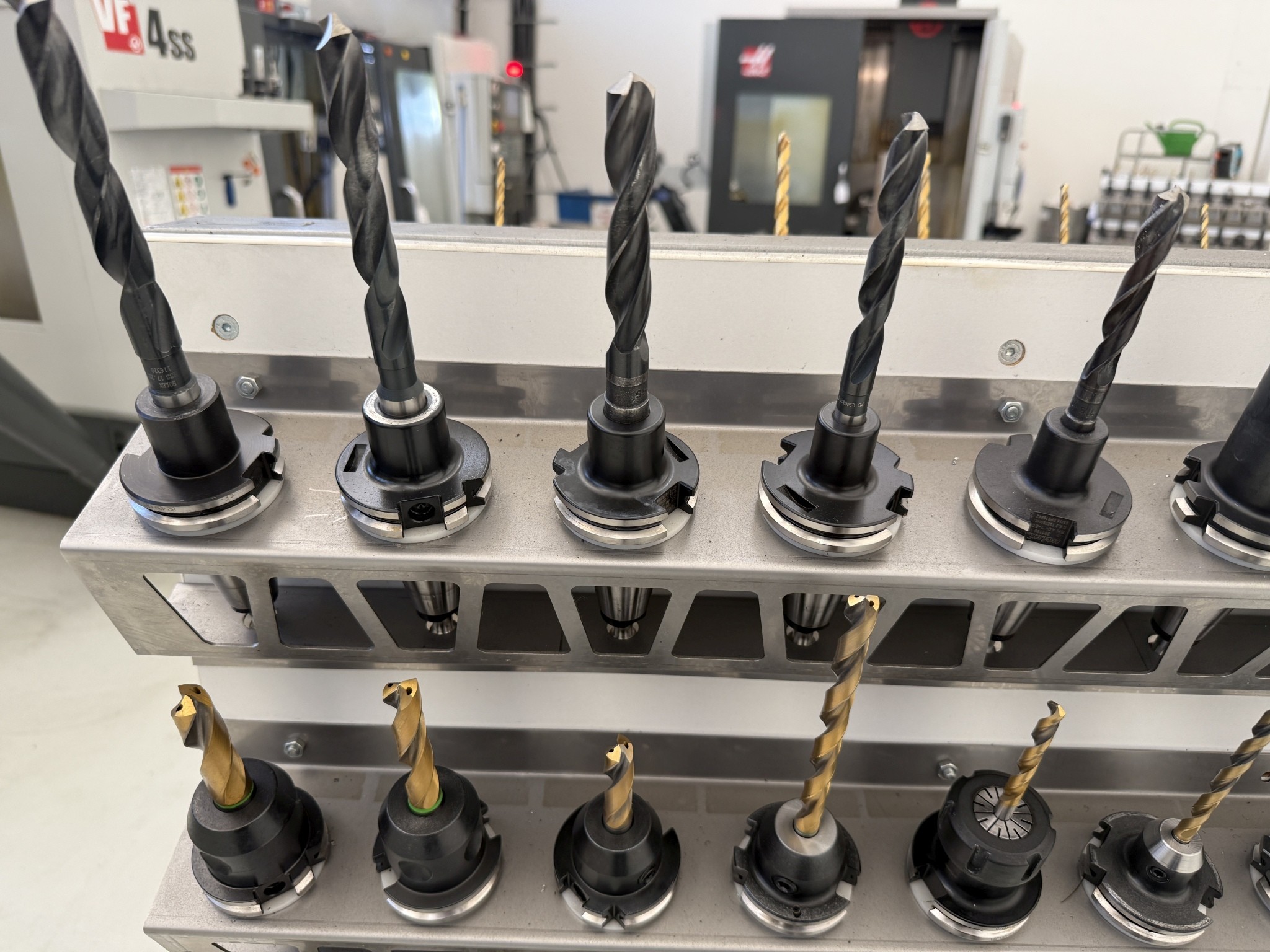 Fermeture d´un fabricant d´outils-34