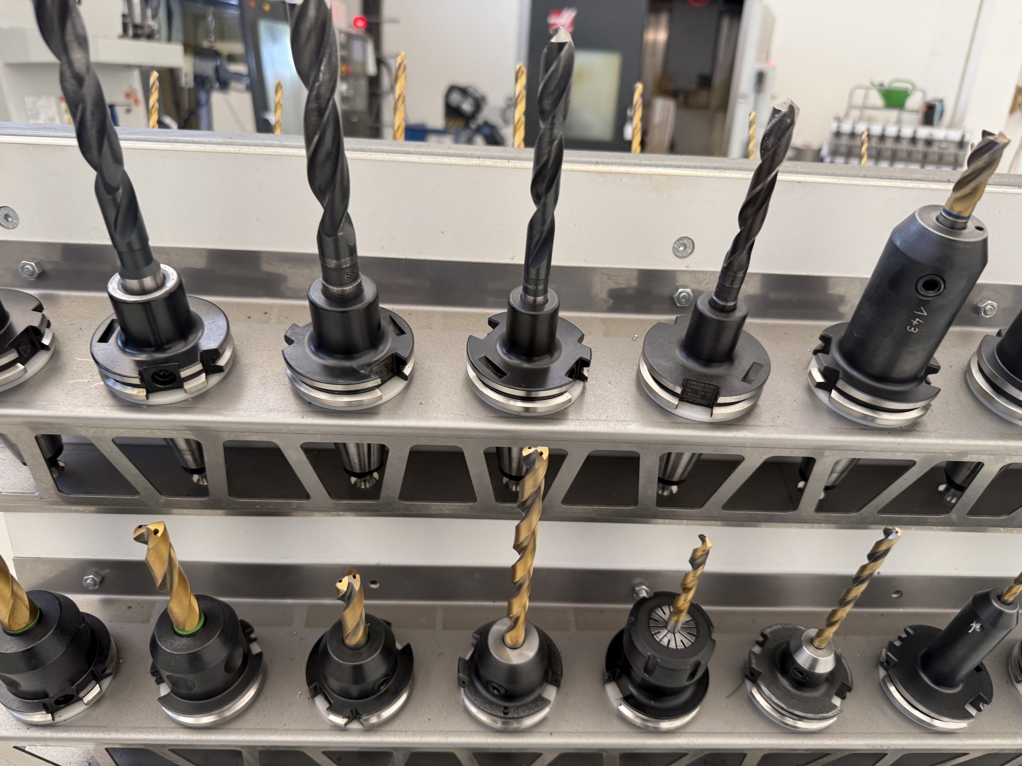 Fermeture d´un fabricant d´outils-35