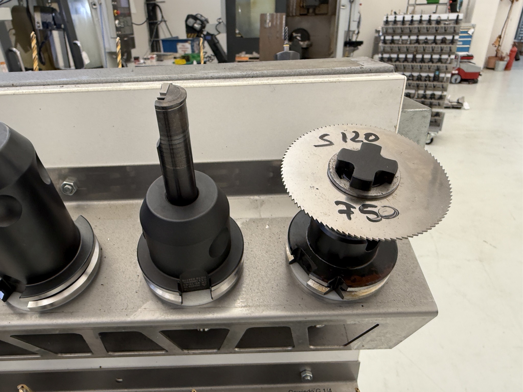 Fermeture d´un fabricant d´outils-40