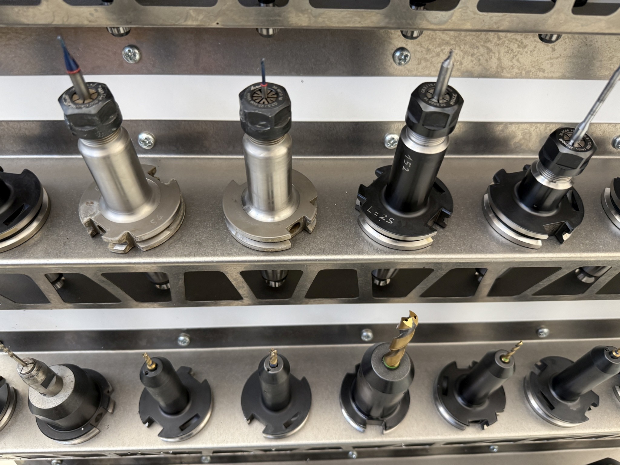 Cierre de un fabricante de herramientas-12