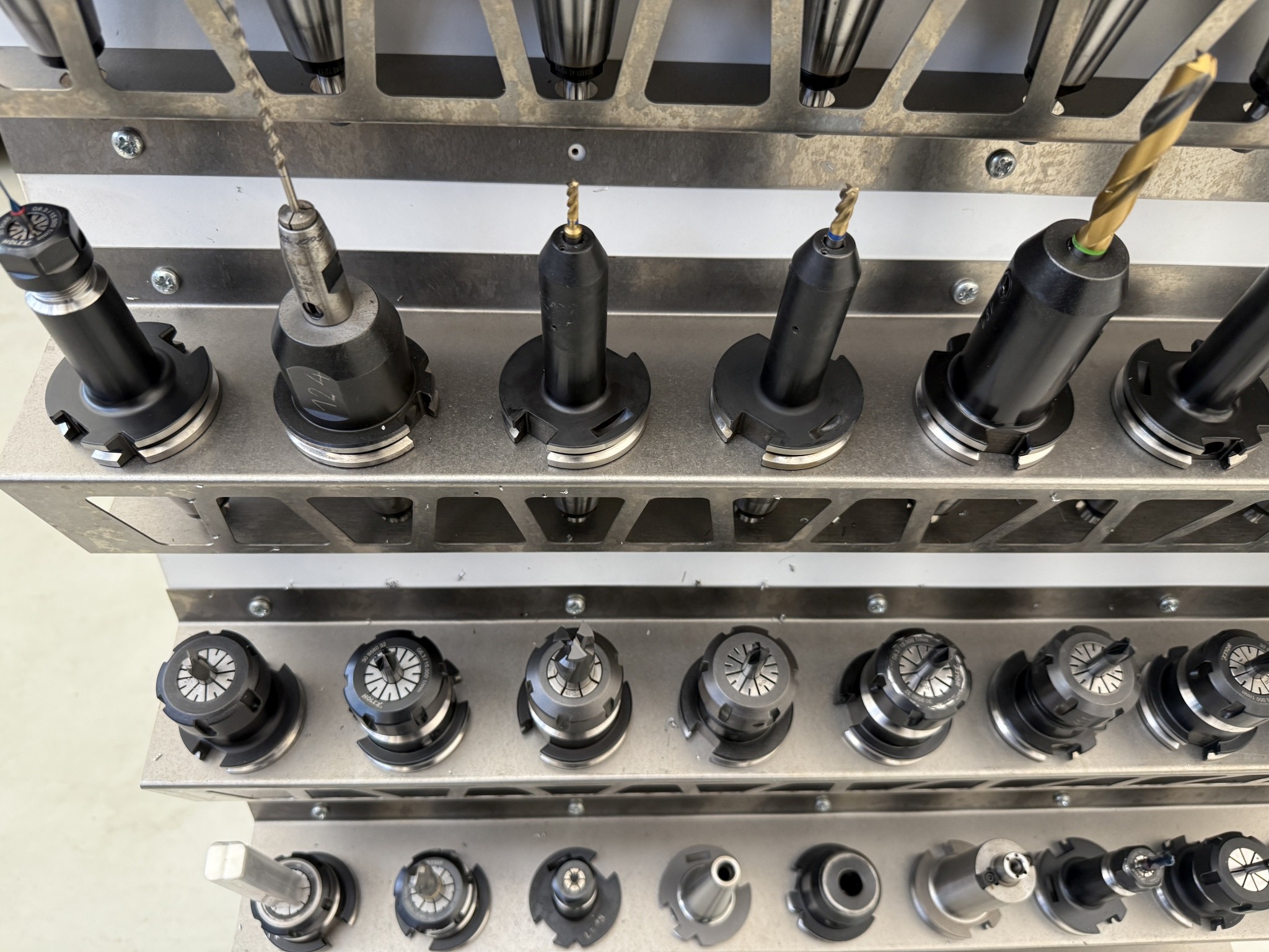 Cierre de un fabricante de herramientas-16