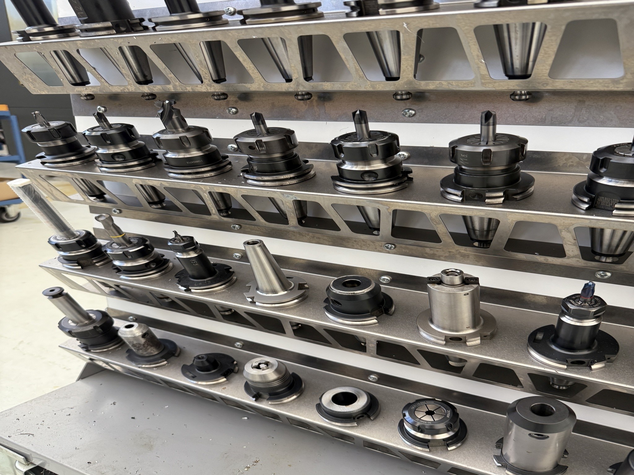 Cierre de un fabricante de herramientas-21